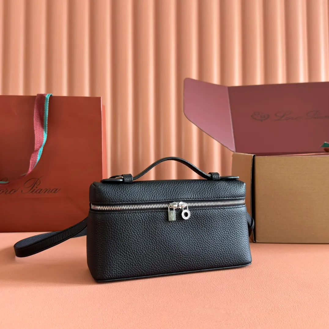 p1160💋💋💋【Original leather configuration counter complete set of packaging】 𝐋𝐨𝐫𝐨 𝐏𝐢𝐚𝐧@ Extra pocket L19 series handbag/crossbody bag, all steel, the most comfortable life is the undefined life, just like loro The material design of pian@ does not require complicated design styles. The simple and soft outline is elegant and durable, like an exquisite cosmetic case, which perfectly balances appearance and functionality. The leather is delicate and feels as soft as butter. The small bag has a large capacity. It is not only portable with a thin shoulder strap, but can also be worn cross-body. Sisters who have a special liking for minimalist style can buy it. It is simple and versatile. The simpler, the more different. Stars and Instagram celebrities are all planting it. There are two sizes of 19 cm and 27 cm. One is exquisite and casual, and the other is elegant and grand. Size: Small: length 19×width 7×height 12cm (